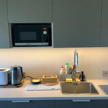 Under Your Eyes Korter *