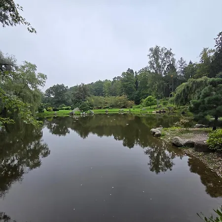 Under Your Eyes Lägenhet