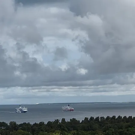 Under Your Eyes Korter *