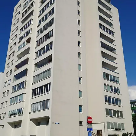 アパート Under Your Eyes *