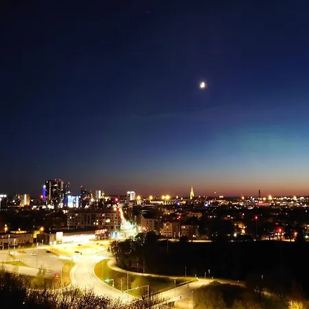 アパート Under Your Eyes