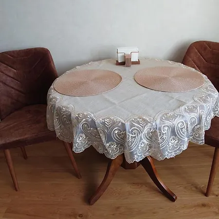 アパート Under Your Eyes *