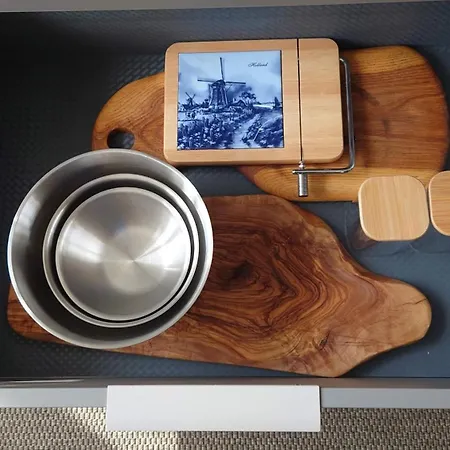 アパート Under Your Eyes