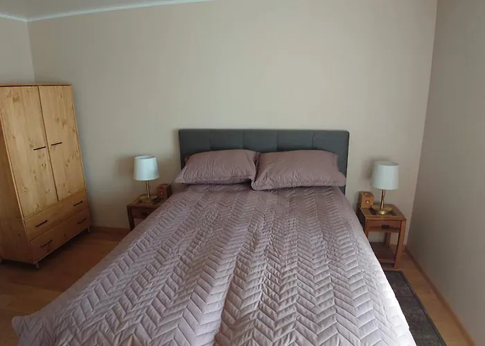 Under Your Eyes 아파트 *