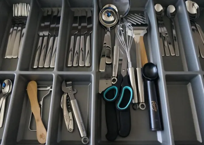 아파트 Under Your Eyes *