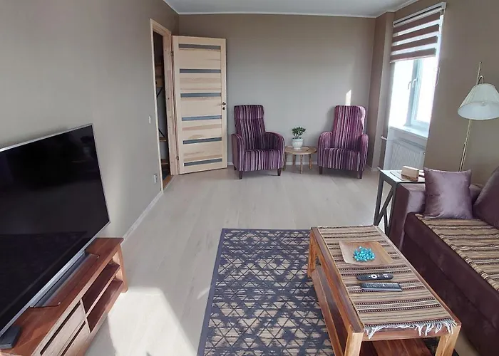 Under Your Eyes 아파트