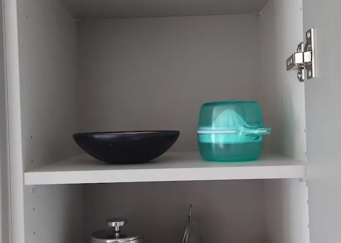 Under Your Eyes 아파트