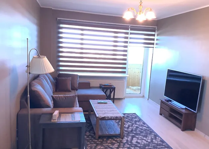 Under Your Eyes 아파트