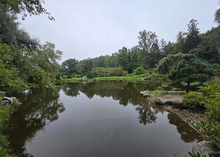 Under Your Eyes 아파트