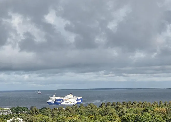 Under Your Eyes 아파트 *